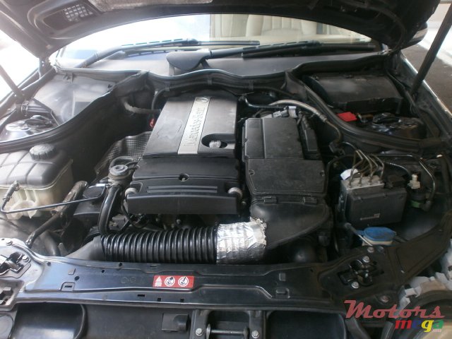 2004' Mercedes-Benz C180 Kompressor photo #2