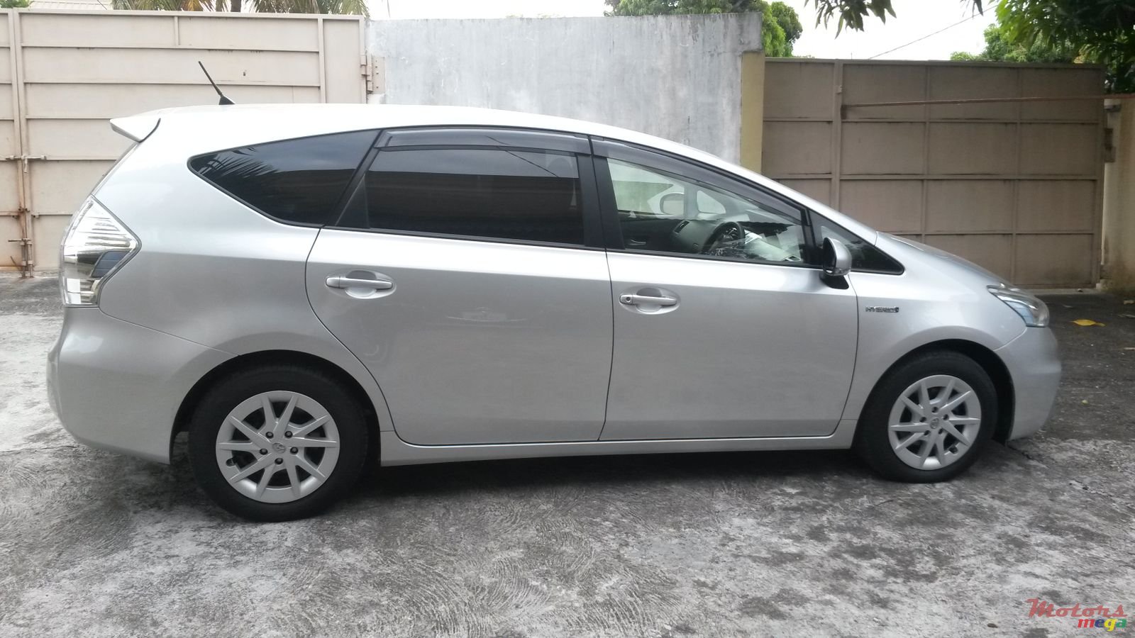 2013' Toyota Prius photo #3