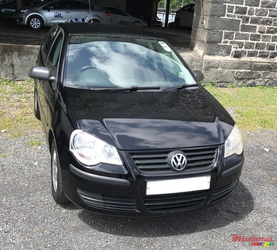 2010' Volkswagen Polo photo #1