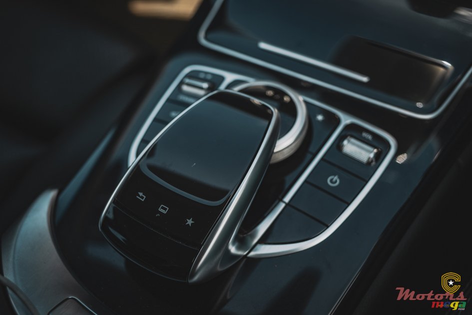 2016' Mercedes-Benz 300 photo #6