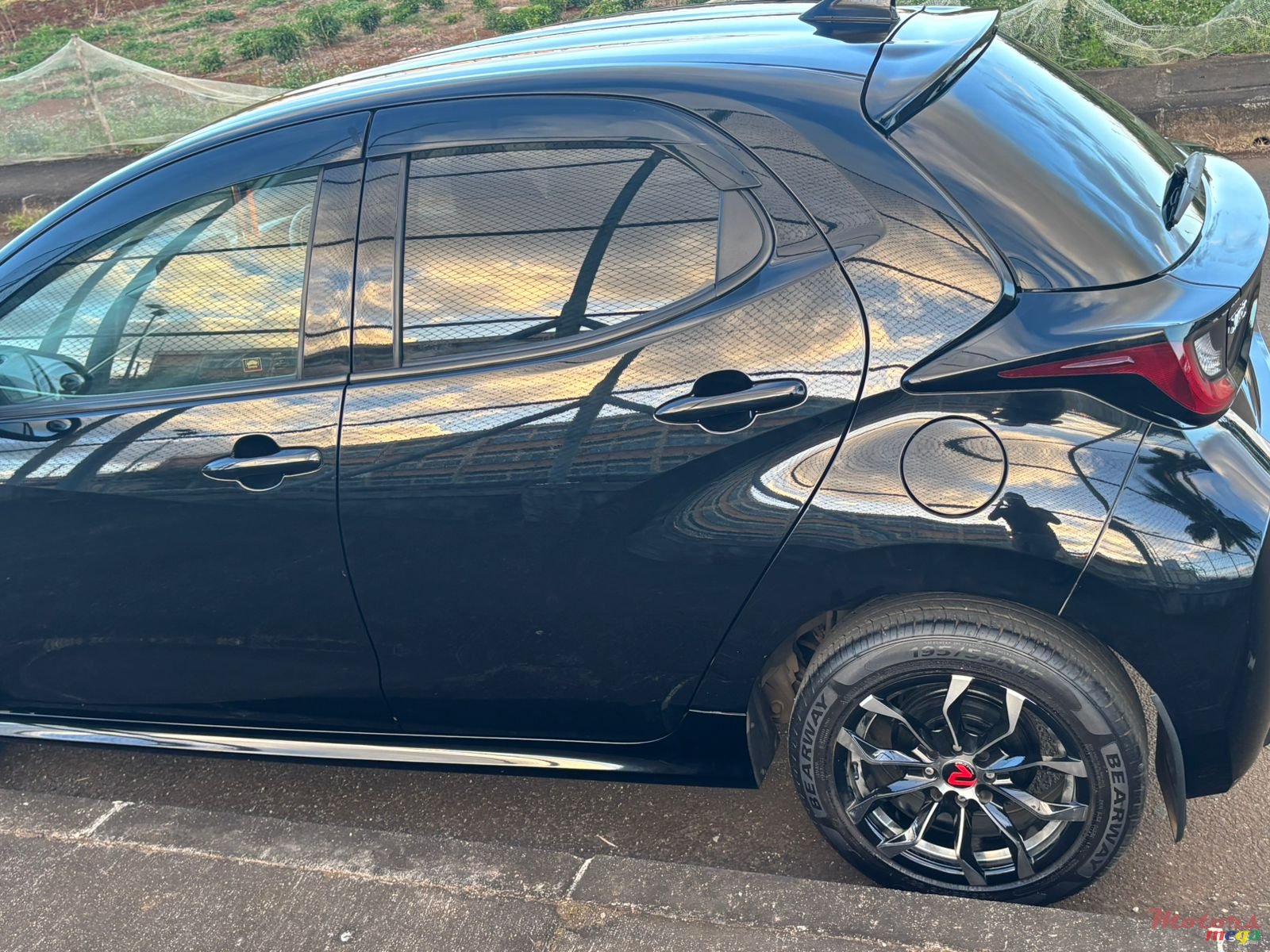 2020' Toyota Yaris photo #3