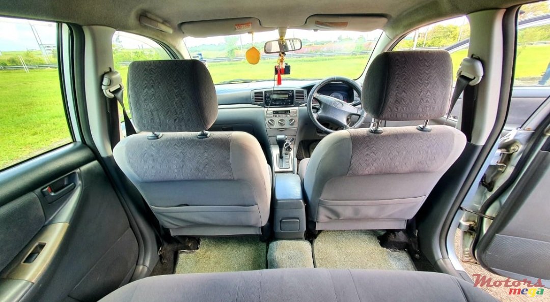 2005' Toyota Corolla photo #2