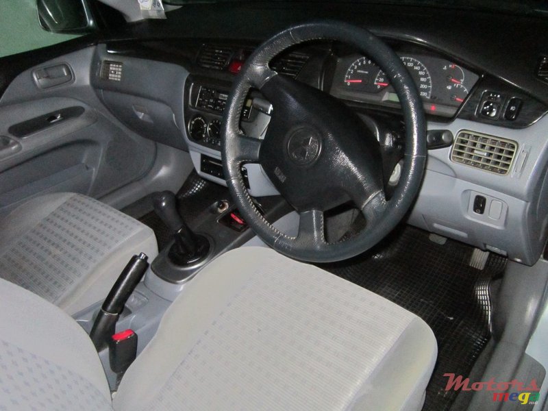 2006' Mitsubishi Lancer GLX photo #5