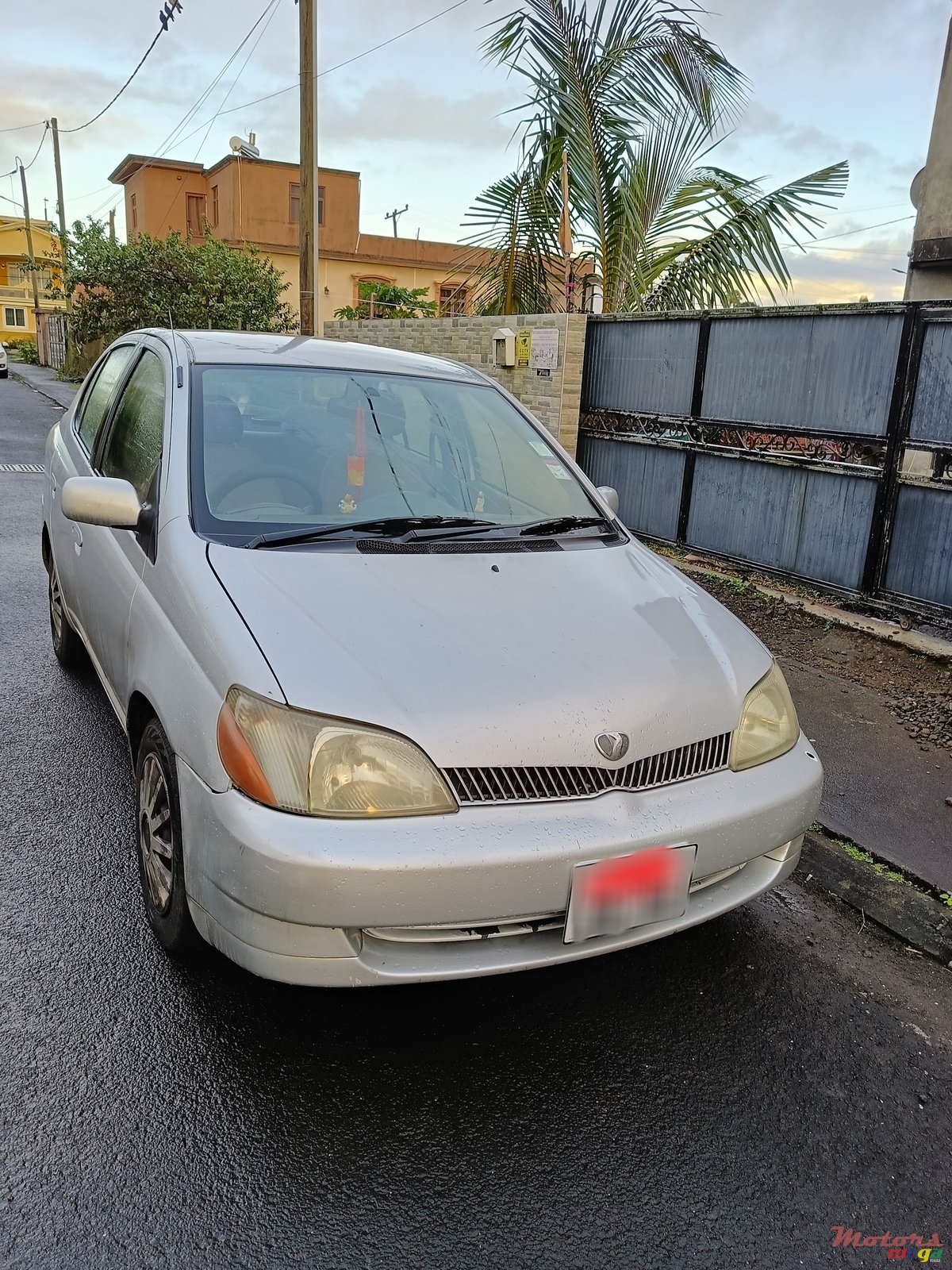 1999' Toyota Platz photo #1