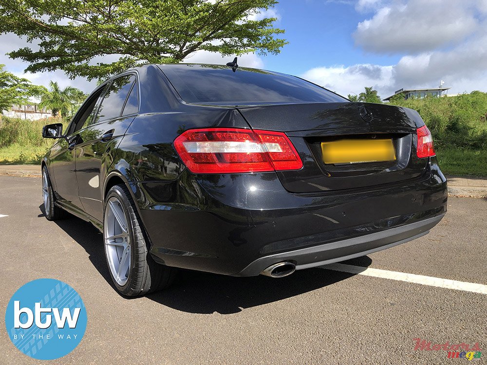 2009' Mercedes-Benz E 200 photo #3