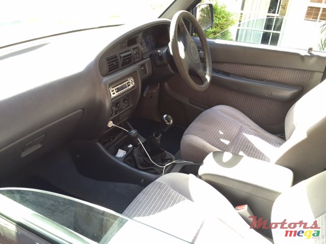 2001' Mazda B2500 photo #2