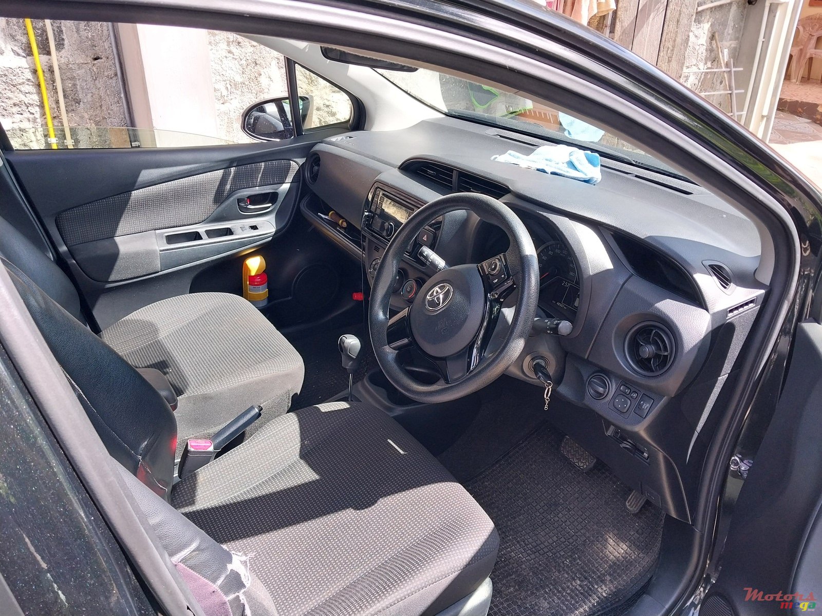 2017' Toyota Vitz photo #4