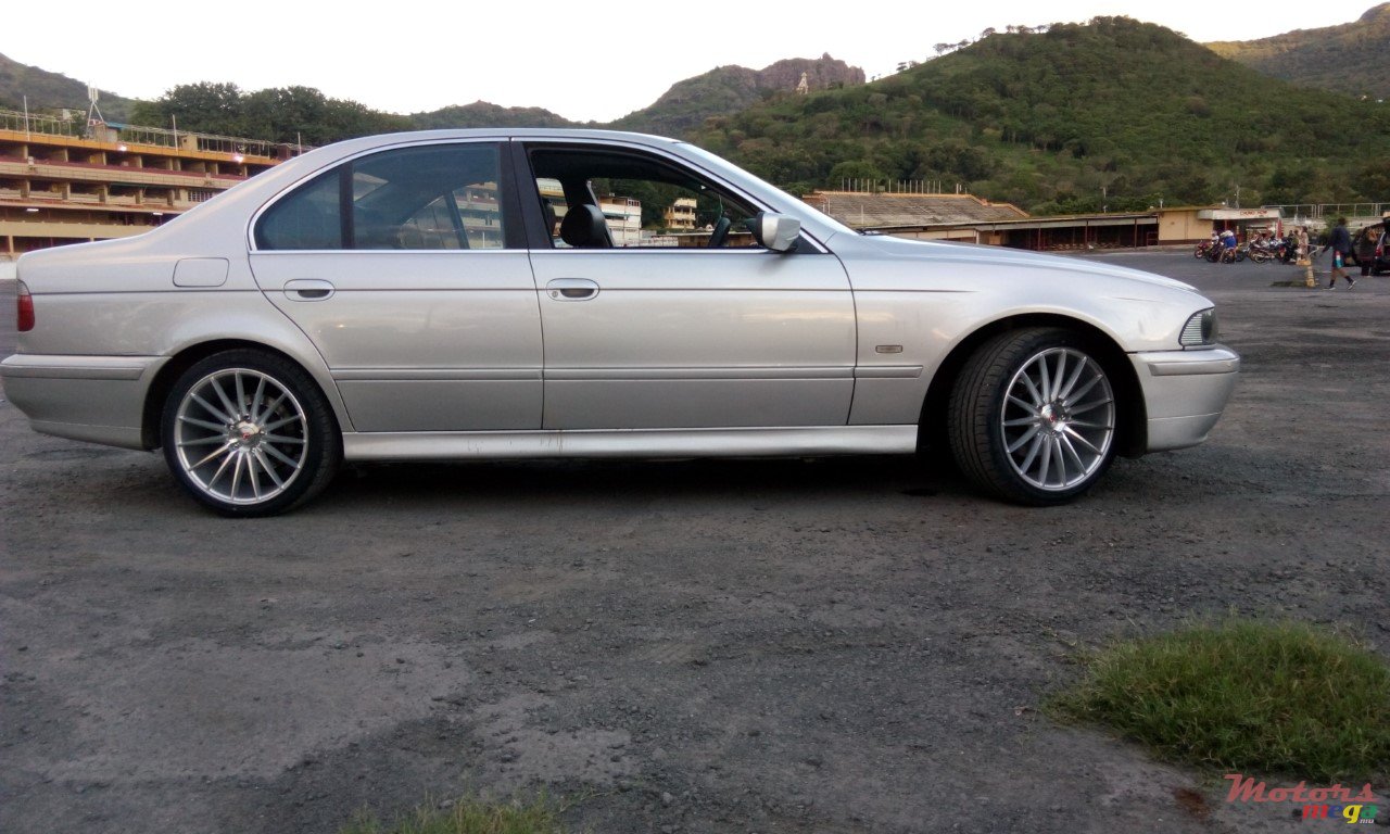 2003' BMW 525 photo #1