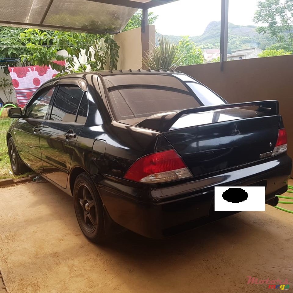 2002' Mitsubishi Lancer Cedia photo #2