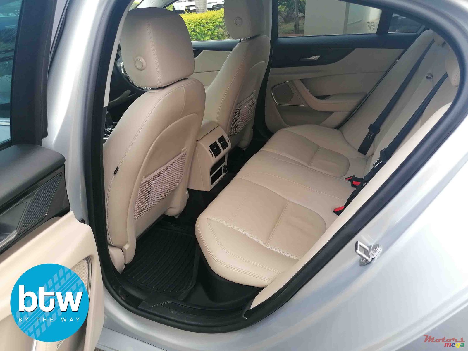 2020' Jaguar XF photo #5