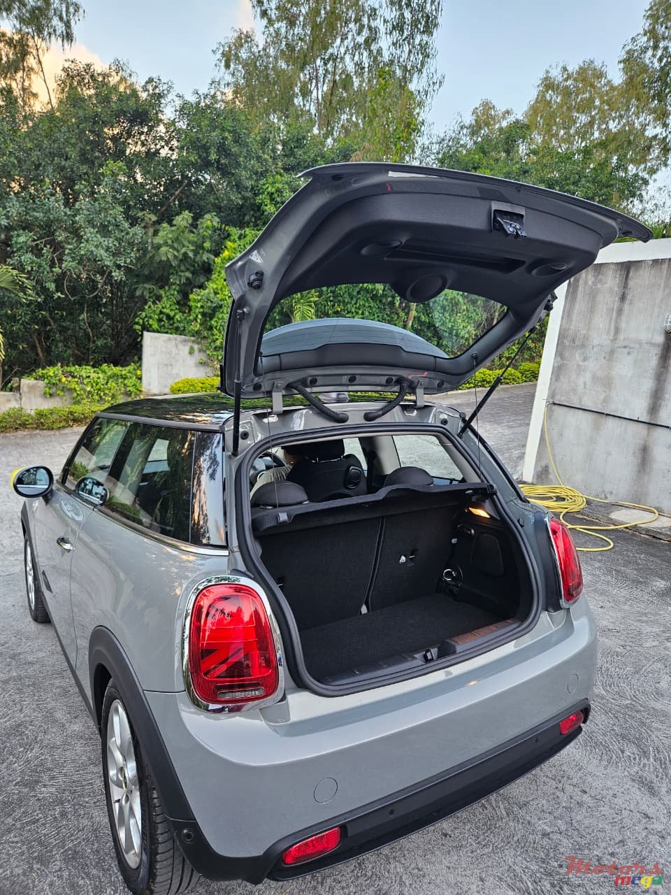 2020' MINI Cooper SE photo #3