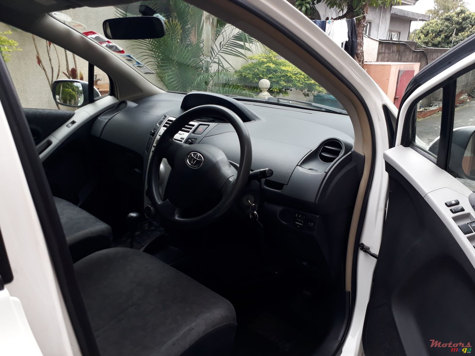 2006' Toyota Vitz photo #5