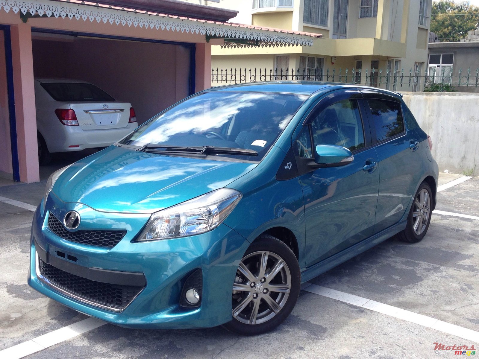 2011' Toyota Vitz photo #1