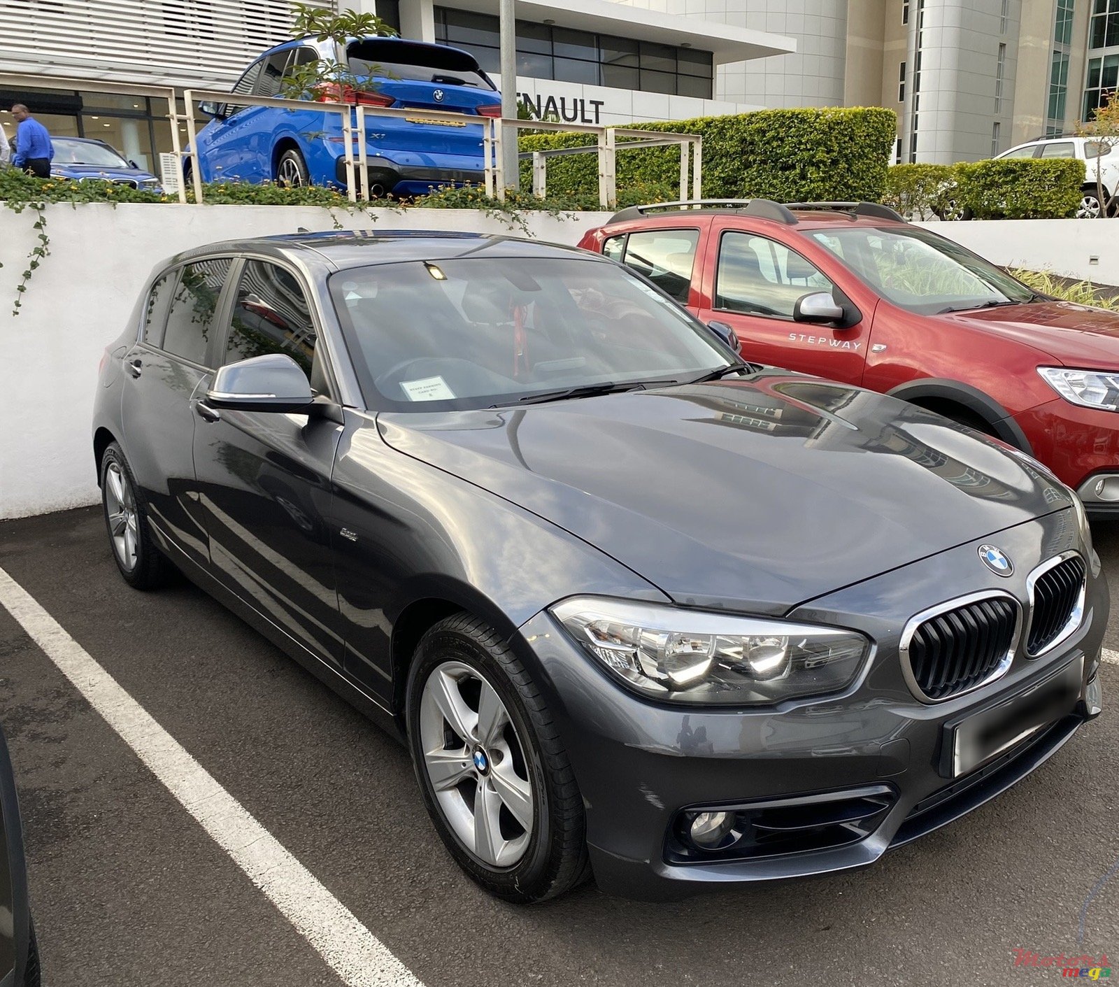 2018' BMW 1 Series 5 Door photo #2