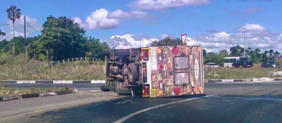 Accident à Dagotière: une camionnette se renverse