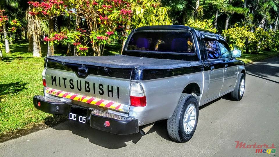 2005' Mitsubishi L200 Warrior 2.9D photo #3