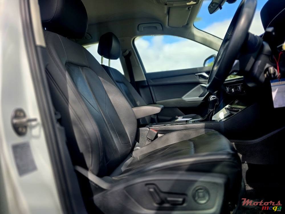 2019' Audi Q3 photo #6