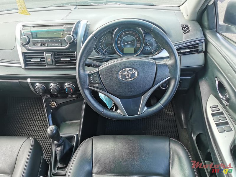 2016' Toyota Yaris photo #6