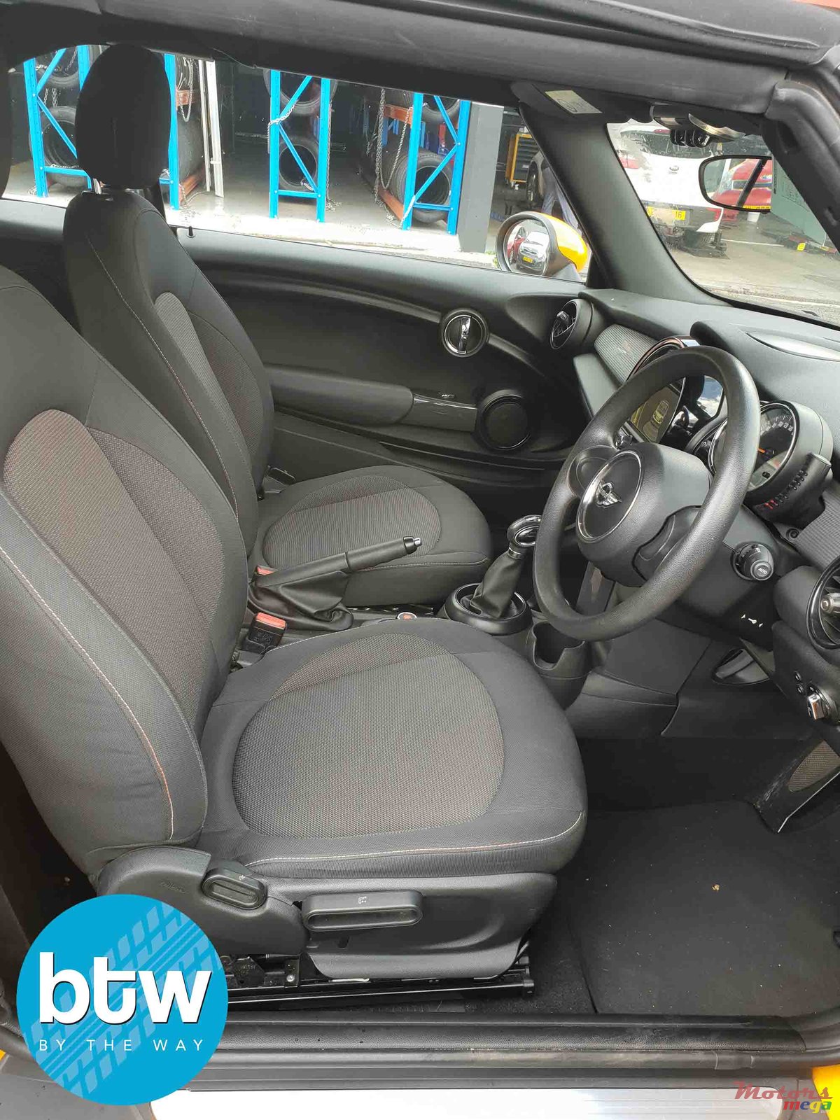 2016' MINI Cabrio photo #3