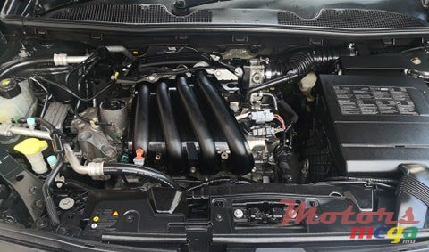 2011' Renault Fluence photo #3