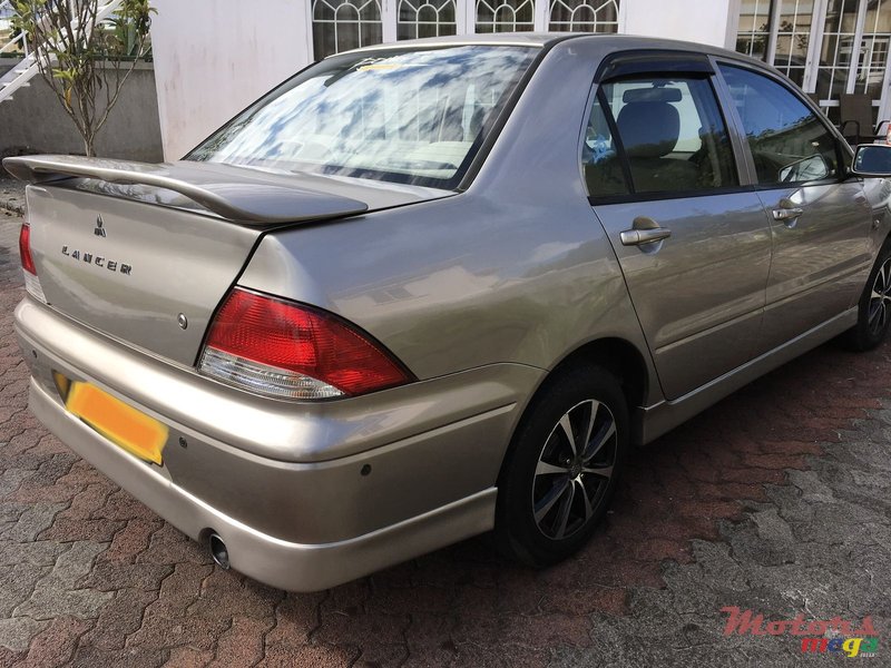 2002' Mitsubishi Lancer photo #3