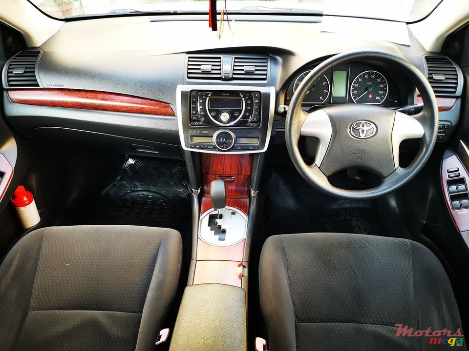 2012' Toyota Premio photo #5