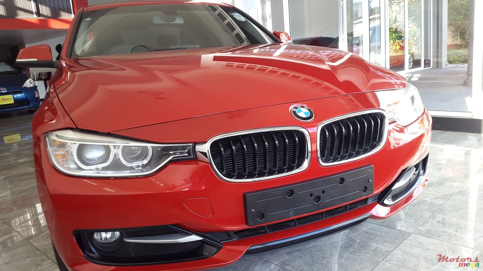 2013' BMW 3 Series Compact photo #3