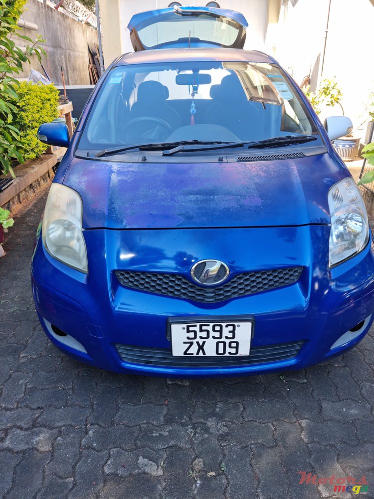 2009' Toyota Vitz photo #1