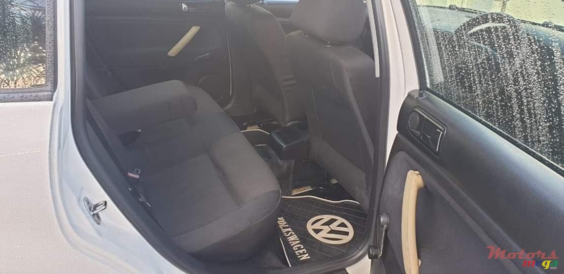 2003' Volkswagen Passat Original photo #5