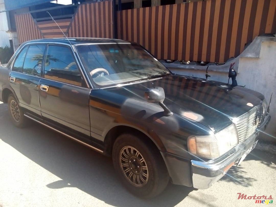 1992' Toyota Crown photo #4