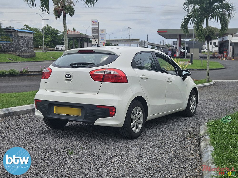2015' Kia Rio photo #4