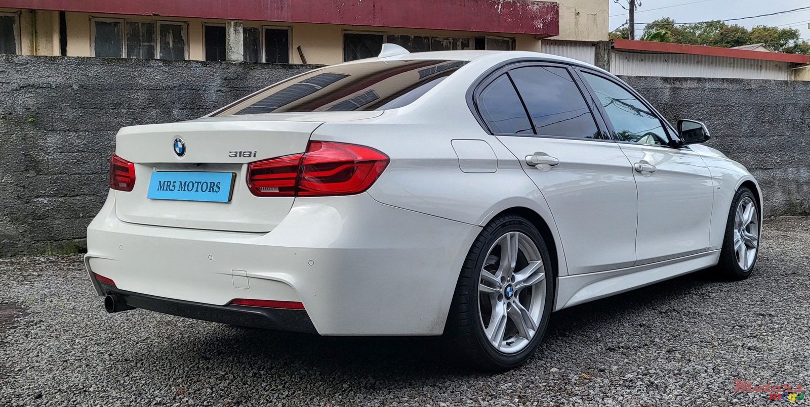 2016' BMW 318 photo #4