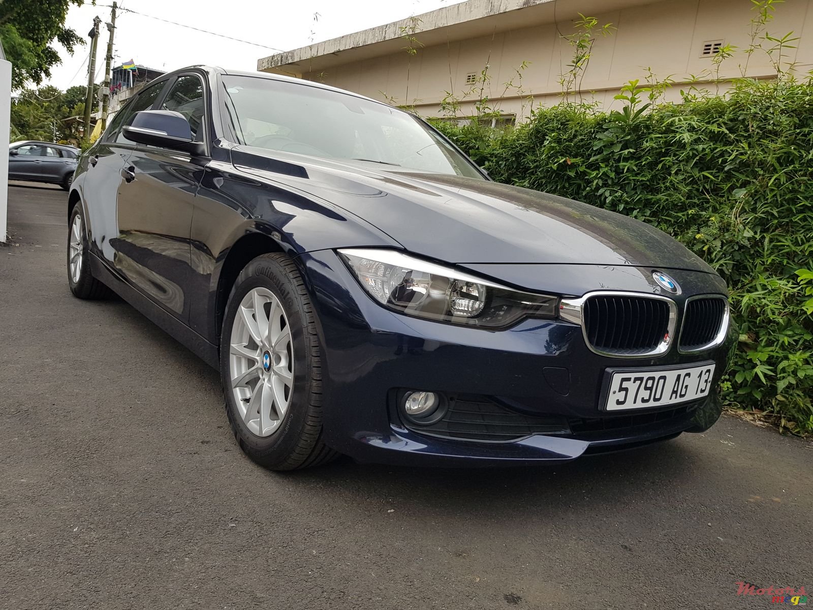 2013' BMW 316 photo #2