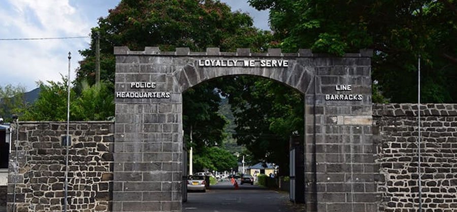 Un sexagénaire s’introduit aux Casernes centrales et repart avec une voiture placée sous scellé