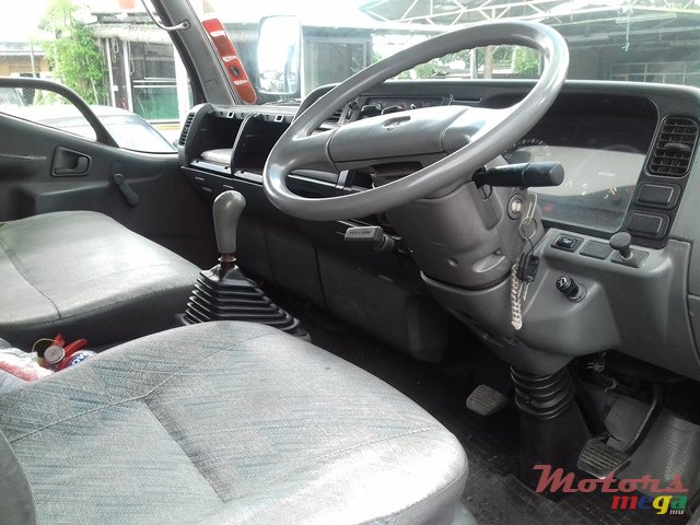 2007' Mitsubishi Canter Truck photo #7