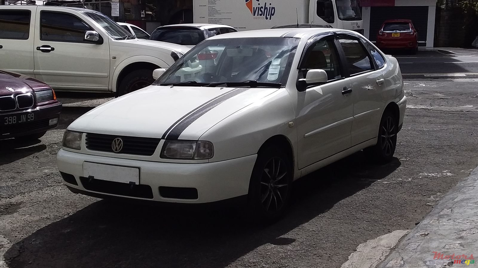 2001' Volkswagen Polo Classic photo #1