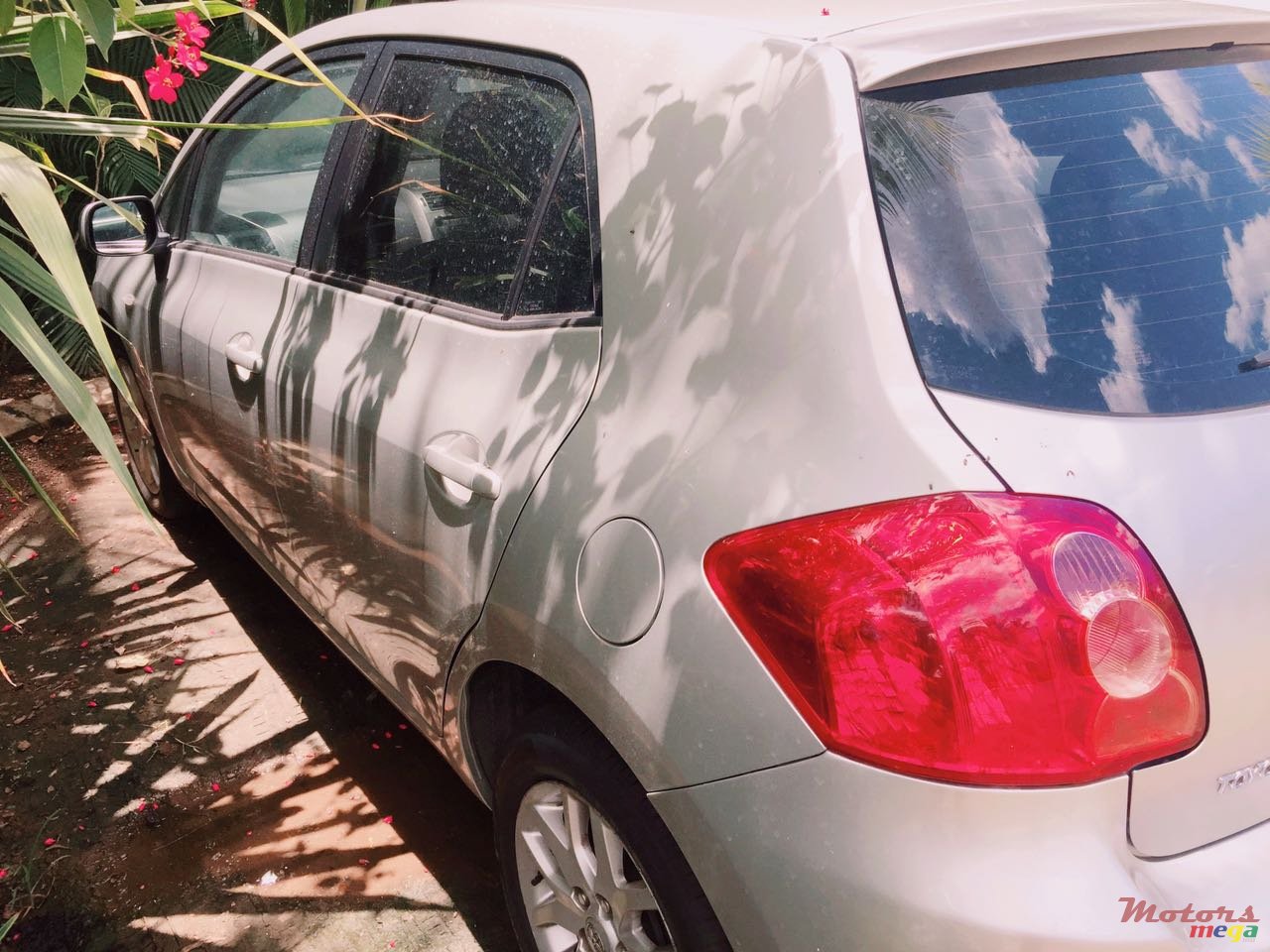 2007' Toyota Auris photo #2