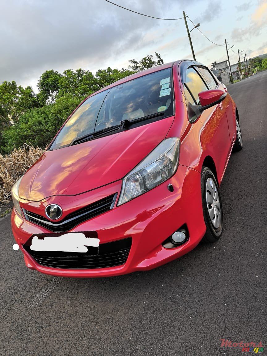 2011' Toyota Vitz 1000cc photo #1