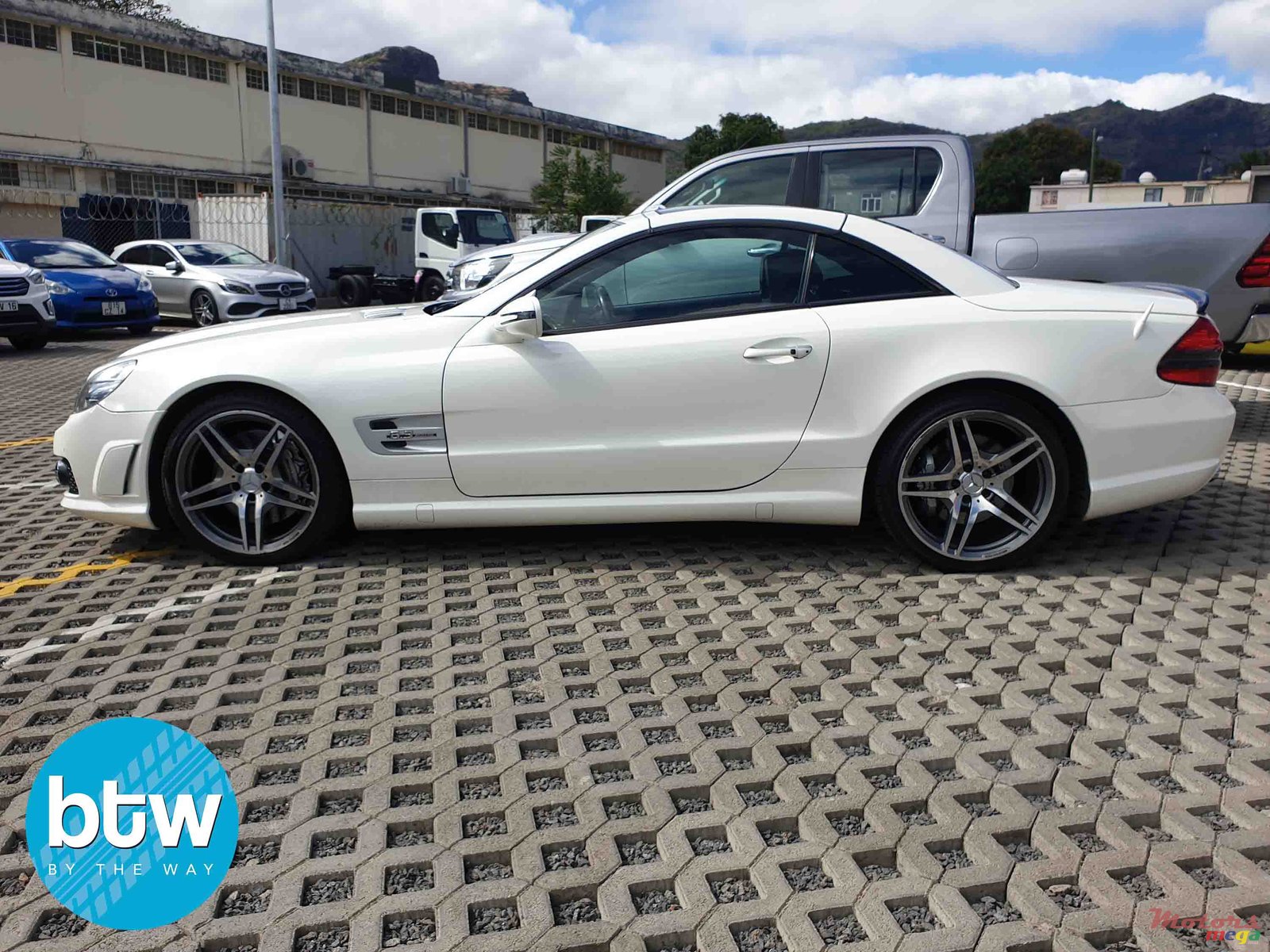 2009' Mercedes-Benz SL 63 AMG photo #2