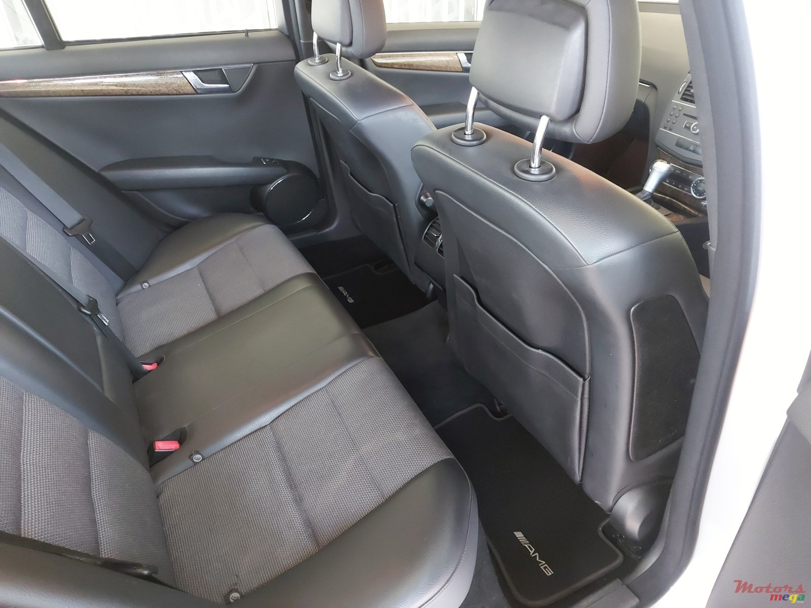 2010' Mercedes-Benz C 180 Kompressor avec kit AMG photo #3