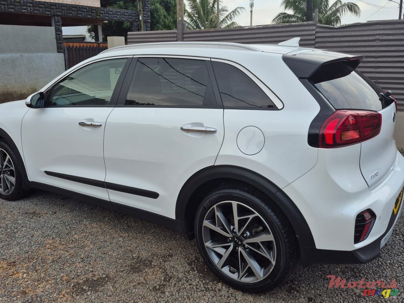2020' Kia Niro Eco Hybrid photo #4