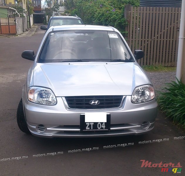 2004' Hyundai Accent photo #2