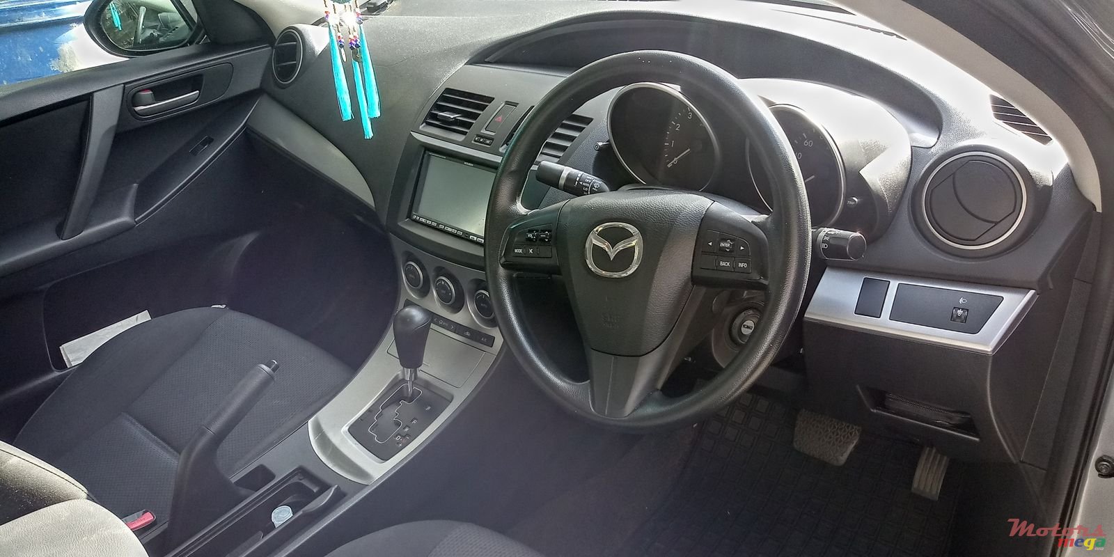 2011' Mazda Axela photo #5