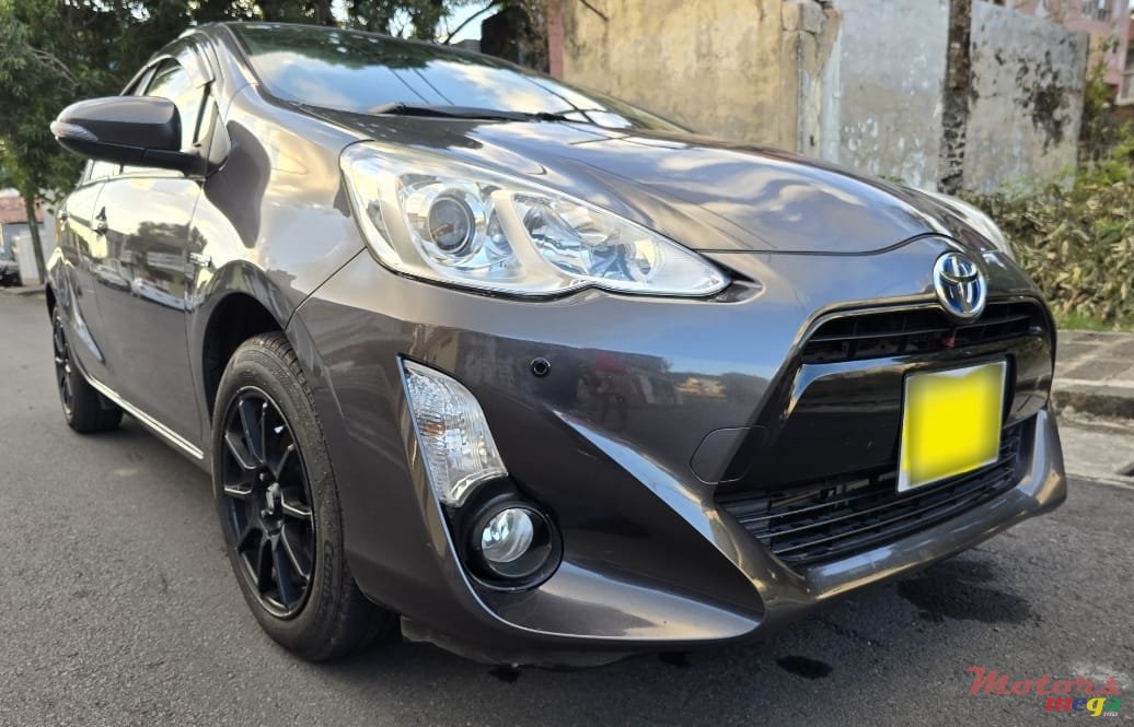 2016' Toyota Aqua photo #1