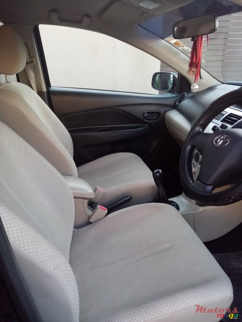 2008' Toyota Yaris photo #6