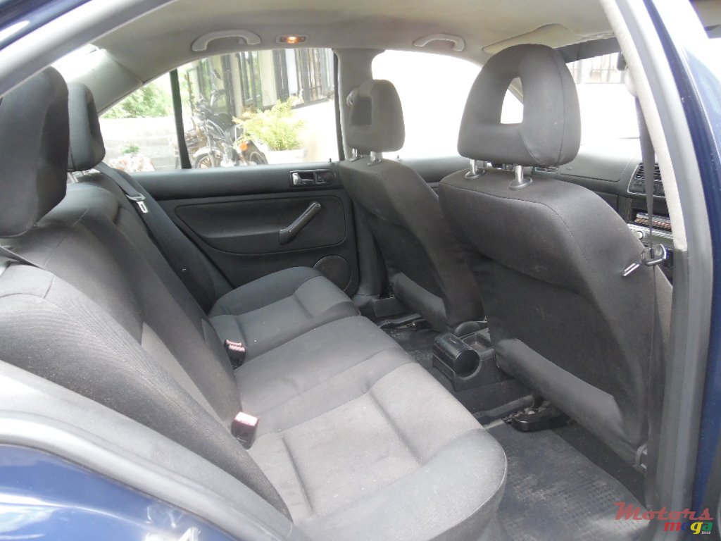 2002' Volkswagen Bora saloon photo #3