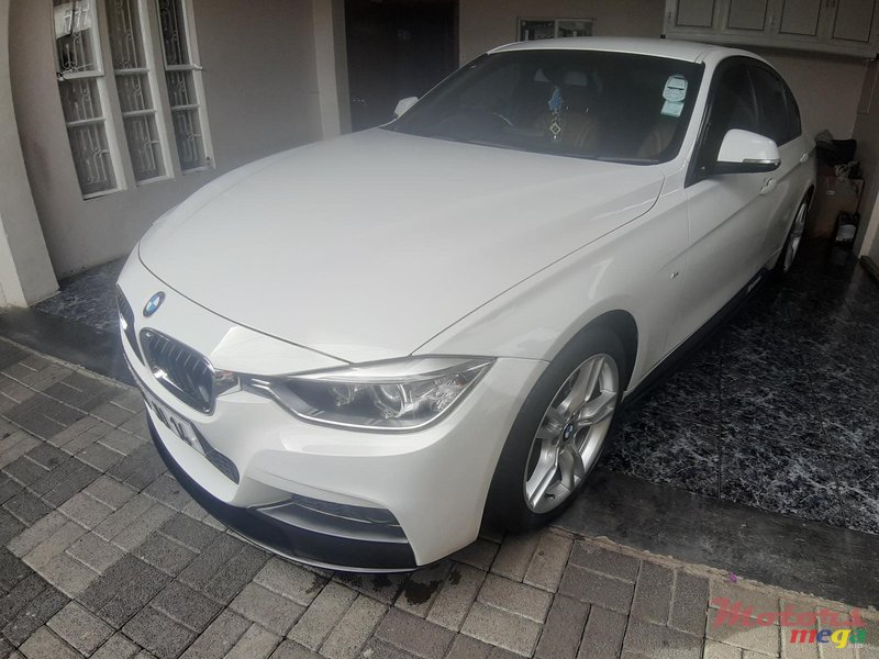 2014' BMW 3 Series Sedan photo #5