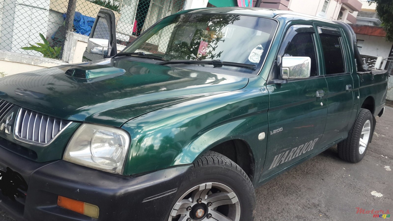 2005' Mitsubishi L200 photo #1