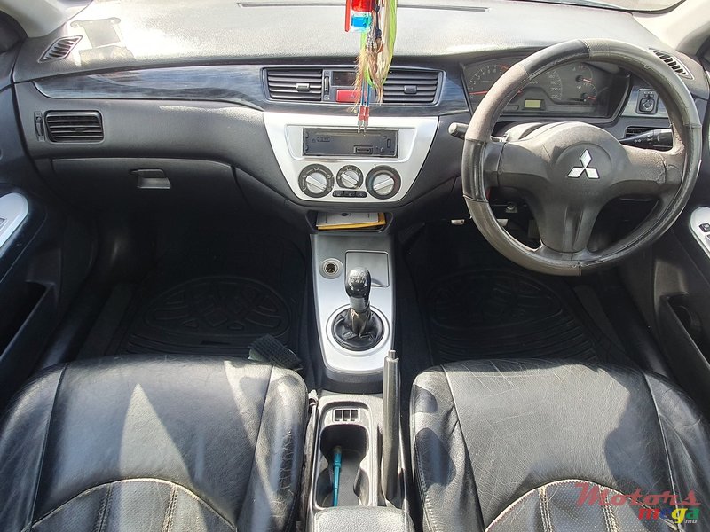 2006' Mitsubishi Lancer photo #4