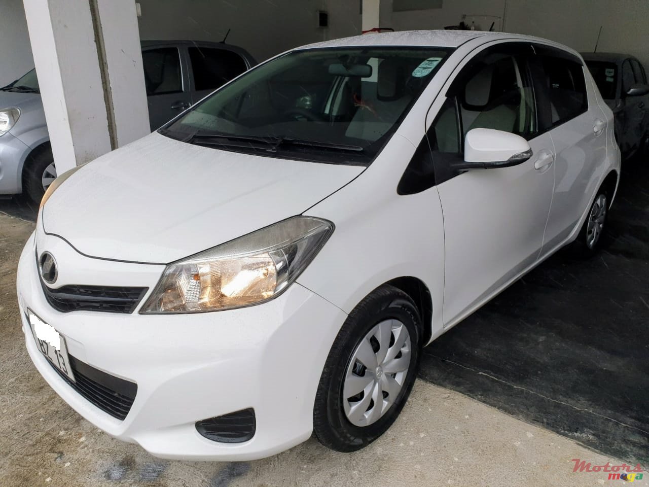 2013' Toyota Vitz photo #1